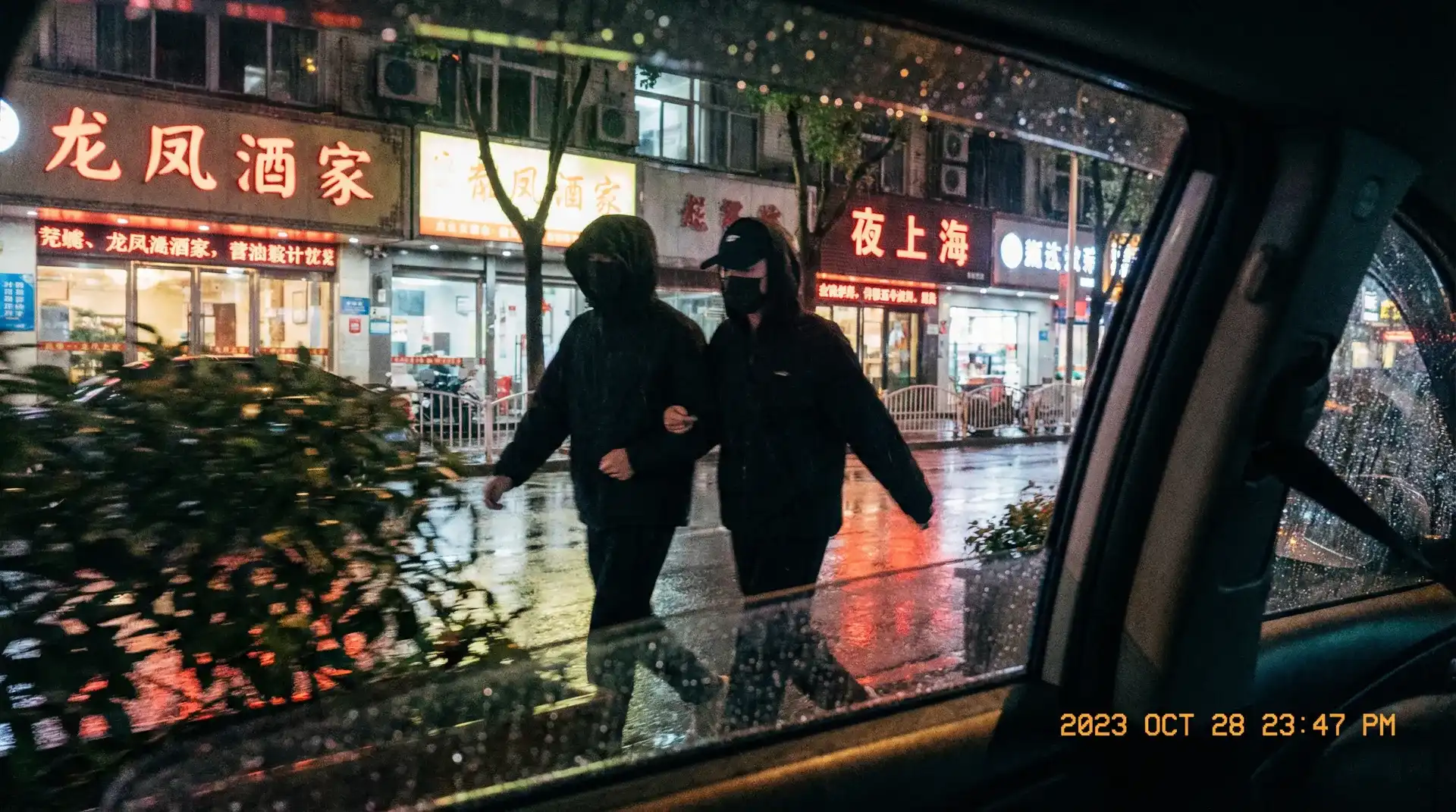 完美体育网址 - 顶流明星深夜密会现场抓拍照片